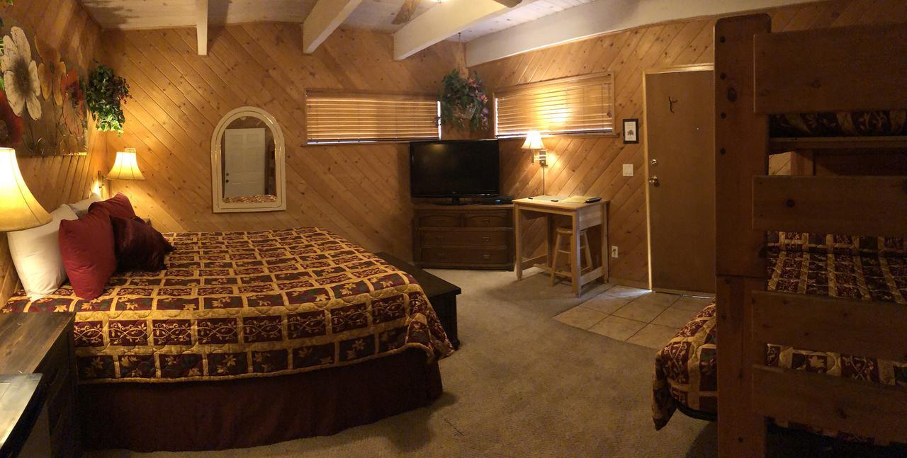 Giant Oaks Lodge Running Springs Exterior photo