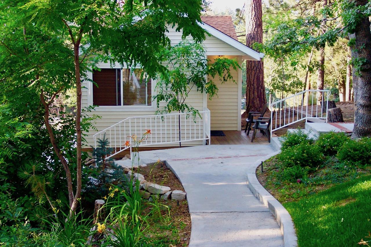 Giant Oaks Lodge Running Springs Exterior photo