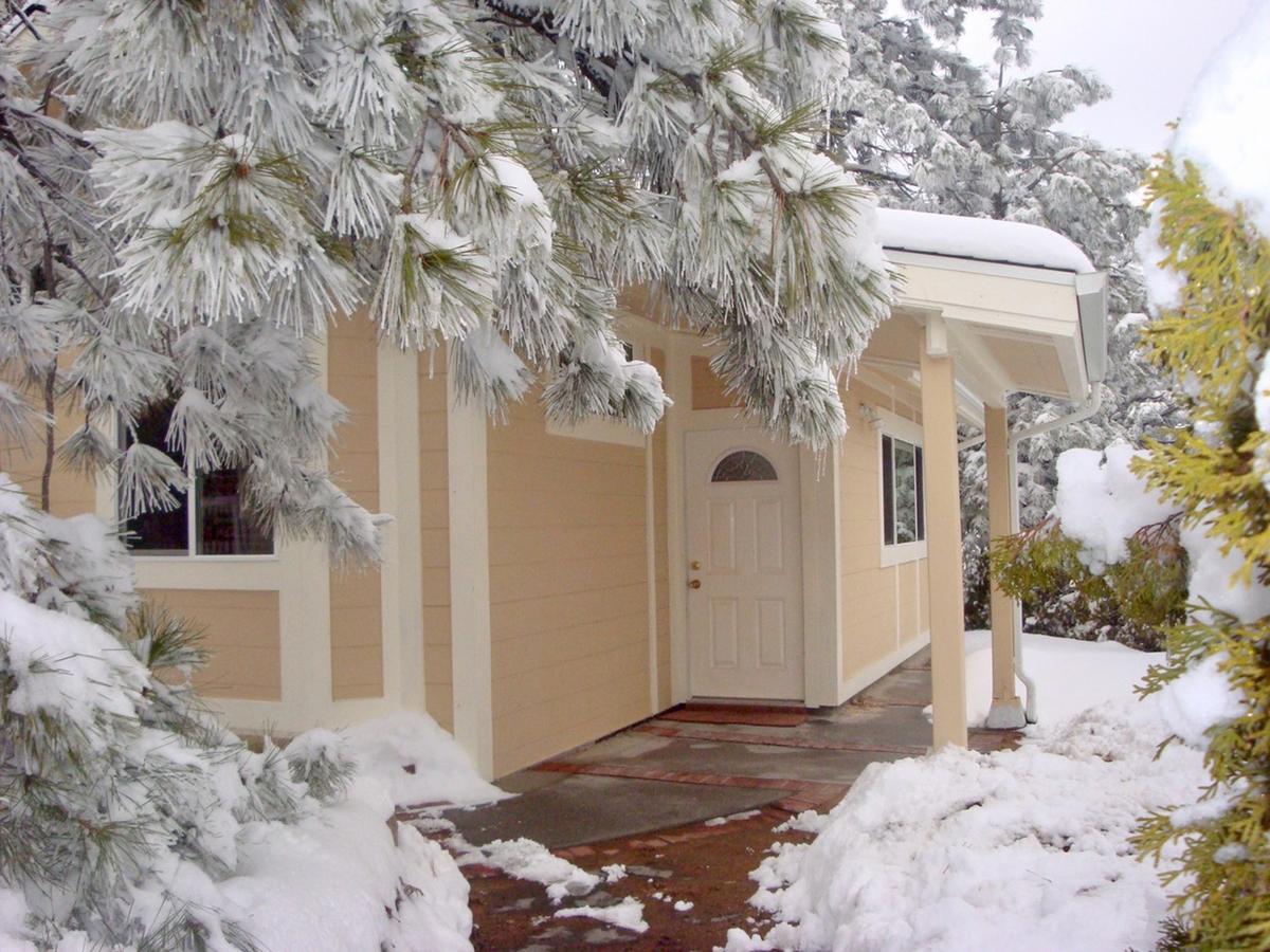 Giant Oaks Lodge Running Springs Exterior photo
